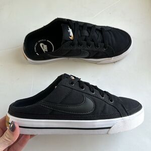 Nike Court Legacy Mule Women Sz 5 Slip On Casual Black Sneaker Shoes DB3970-001